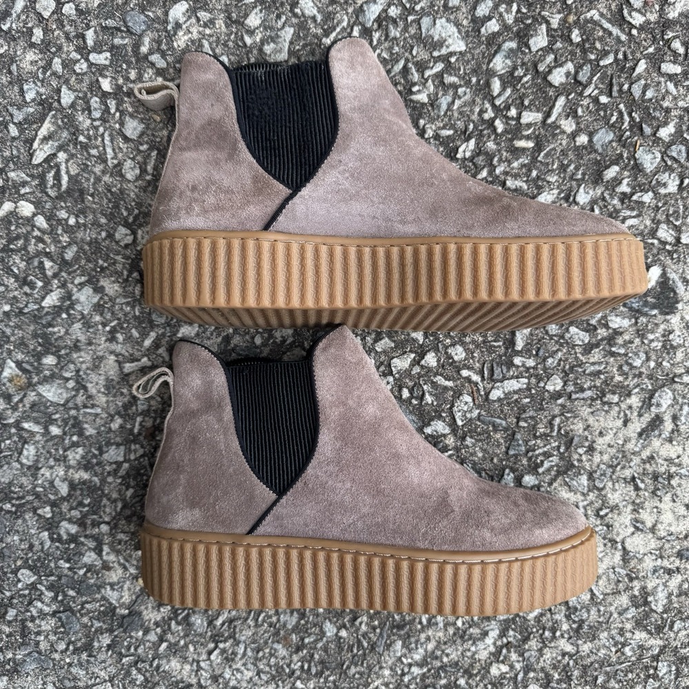 J Slides Chelsea Sneaker Bootie Women's 8.5 Taupe Suede With Platform Gum Sole - Picture 5 of 9
